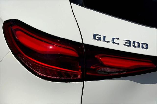 Photo of 2025 Polar White Mercedes-Benz GLC 300