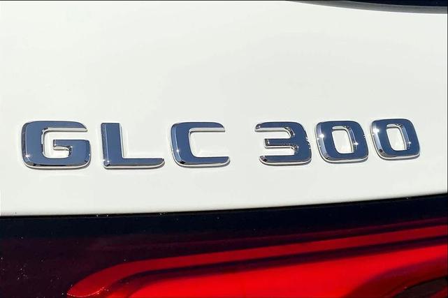 Photo of 2025 Polar White Mercedes-Benz GLC 300