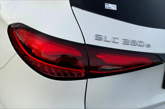 Photo of 2025 MANUFAKTUR Moonlight White Metallic Mercedes-Benz GLC 350e