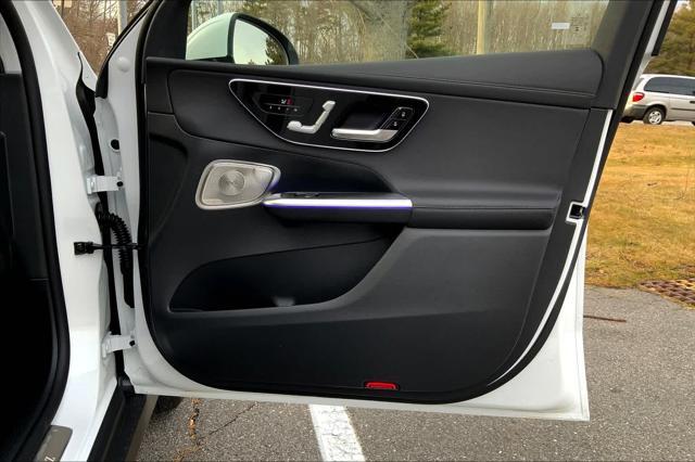Photo of 2025 MANUFAKTUR Moonlight White Metallic Mercedes-Benz GLC 350e