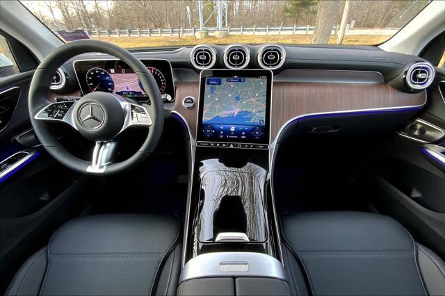 Photo of 2025 MANUFAKTUR Moonlight White Metallic Mercedes-Benz GLC 350e