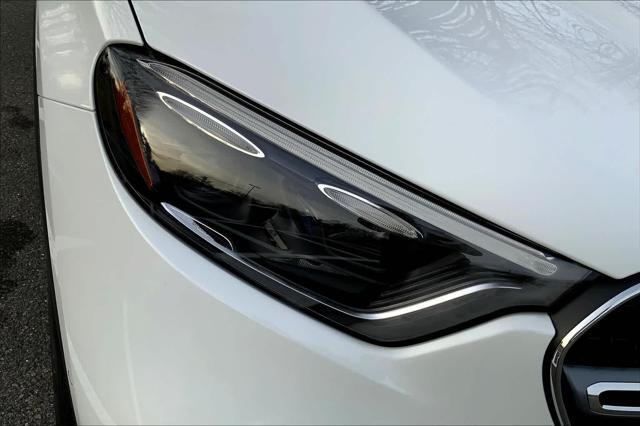 Photo of 2025 MANUFAKTUR Moonlight White Metallic Mercedes-Benz GLC 350e
