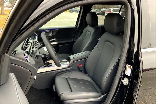 Photo of 2025 Night Black Mercedes-Benz GLB 250