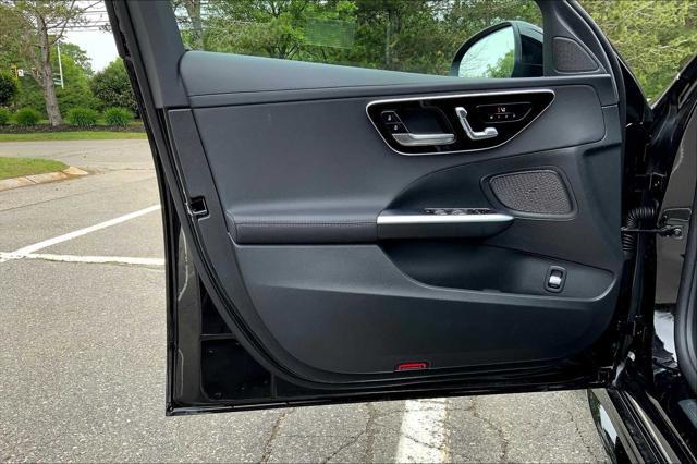 Photo of 2025 040/Black Mercedes-Benz C-Class