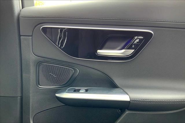 Photo of 2025 040/Black Mercedes-Benz C-Class