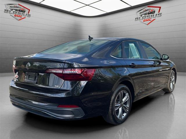 Photo of 2024 Platinum Gray Metallic Volkswagen Jetta