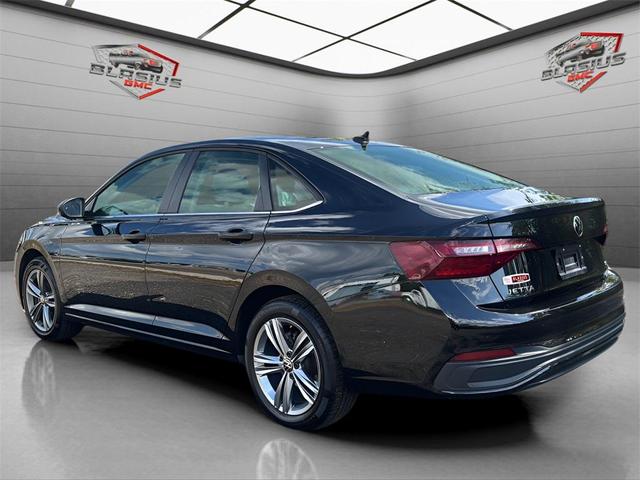Photo of 2024 Platinum Gray Metallic Volkswagen Jetta