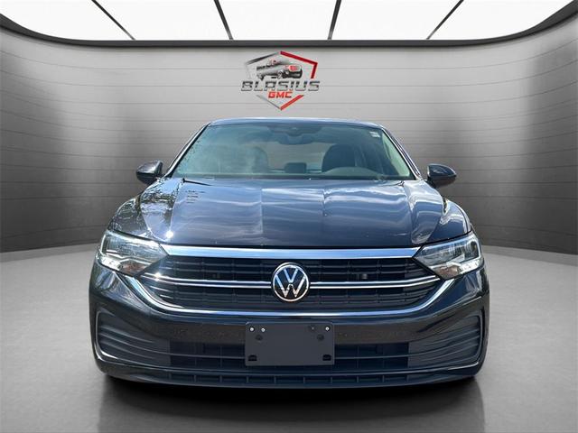 Photo of 2024 Platinum Gray Metallic Volkswagen Jetta
