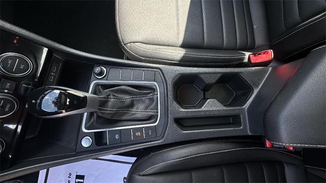 Photo of 2024 Platinum Gray Metallic Volkswagen Jetta
