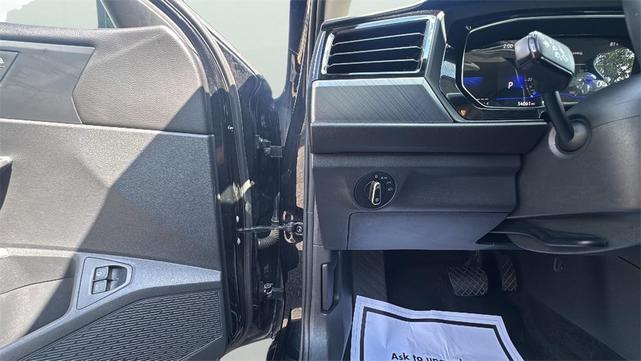 Photo of 2024 Platinum Gray Metallic Volkswagen Jetta