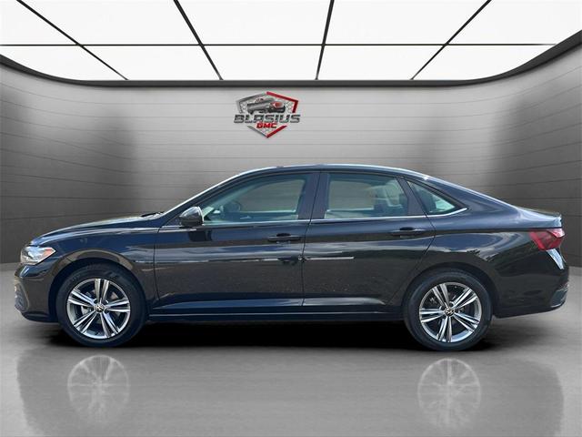Photo of 2024 Platinum Gray Metallic Volkswagen Jetta
