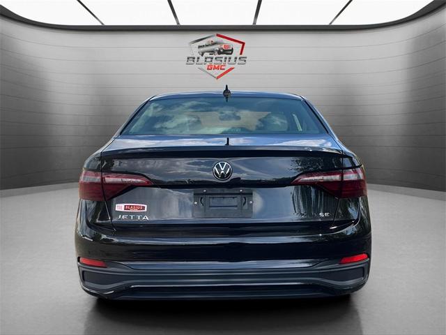Photo of 2024 Platinum Gray Metallic Volkswagen Jetta