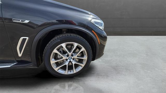Photo of 2023 Black Sapphire Metallic BMW X5 PHEV