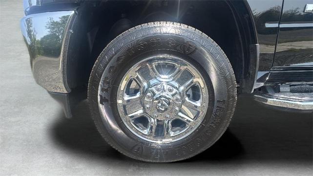 Photo of 2024 Diamond Black Crystal Pearlcoat RAM 2500