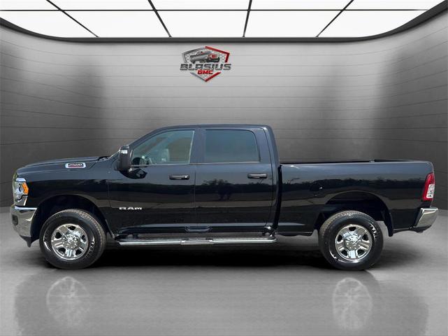 Photo of 2024 Diamond Black Crystal Pearlcoat RAM 2500