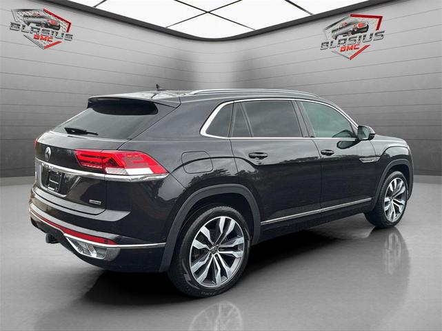 Photo of 2022 Deep Black Pearl Volkswagen Atlas Cross Sport