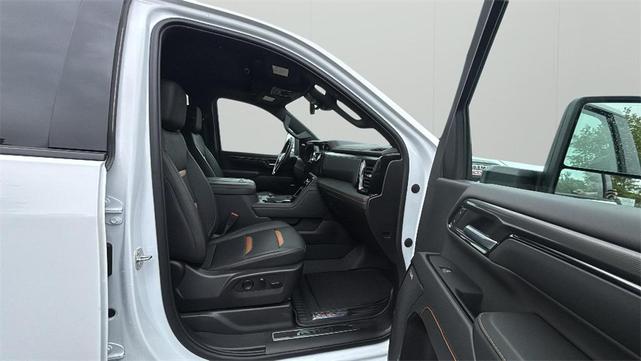Photo of 2024 Summit White GMC Sierra 2500
