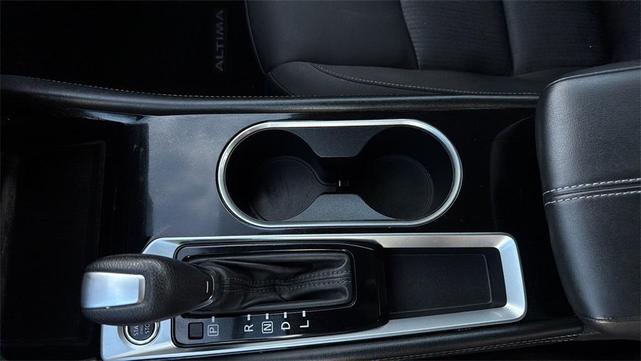 Photo of 2023 Pearl White Tricoat Nissan Altima