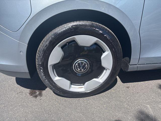 Photo of 2025 Metro Silver Metallic Volkswagen ID. Buzz