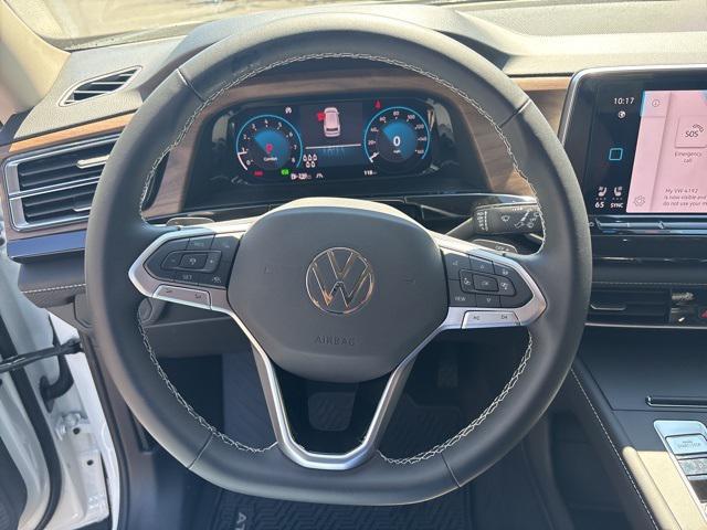 Photo of 2025 Pure White Volkswagen Atlas
