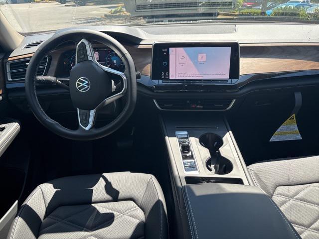 Photo of 2025 Pure White Volkswagen Atlas