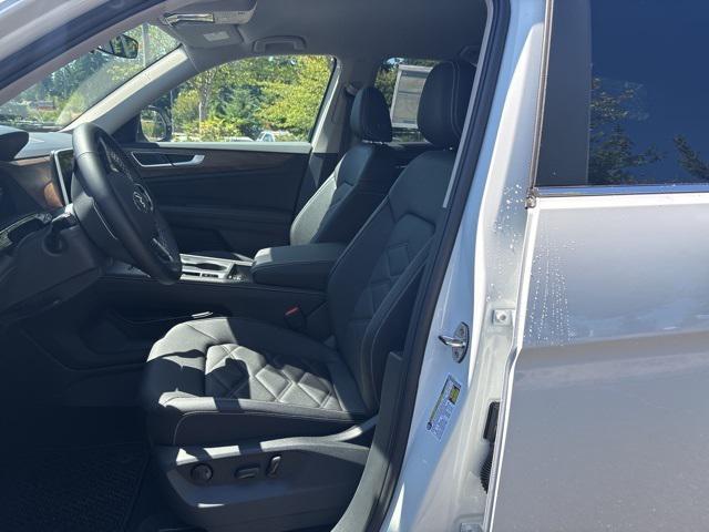 Photo of 2025 Pure White Volkswagen Atlas