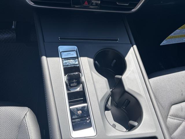 Photo of 2025 Pure White Volkswagen Atlas