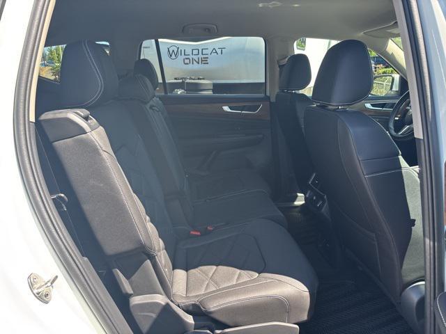 Photo of 2025 Pure White Volkswagen Atlas
