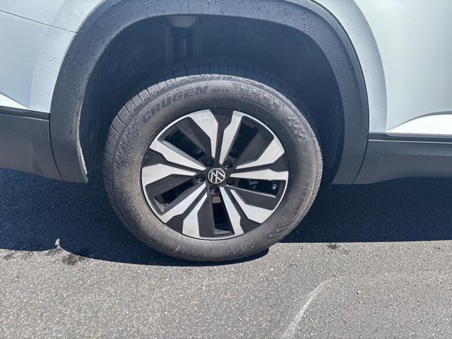 Photo of 2025 Pure White Volkswagen Atlas