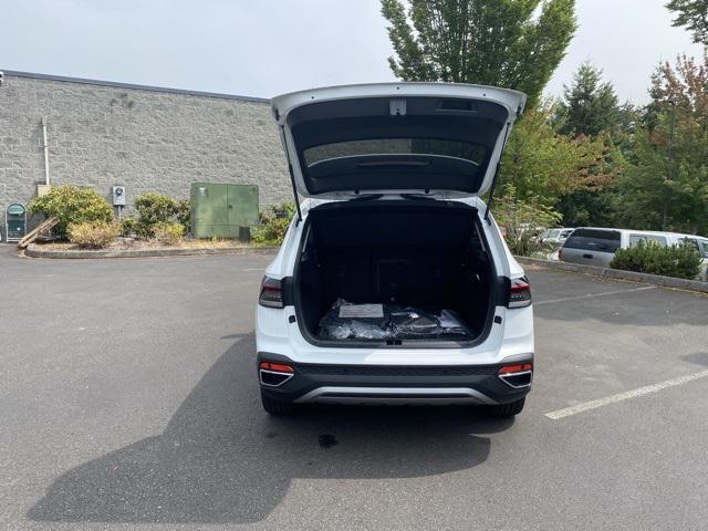 Photo of 2025 Pure White Volkswagen Taos