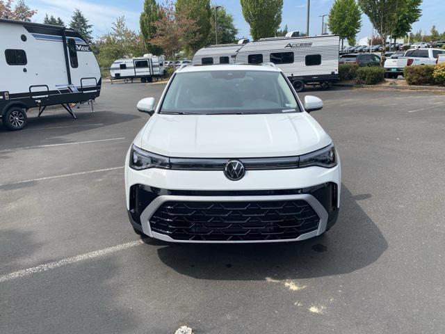 Photo of 2025 Pure White Volkswagen Taos