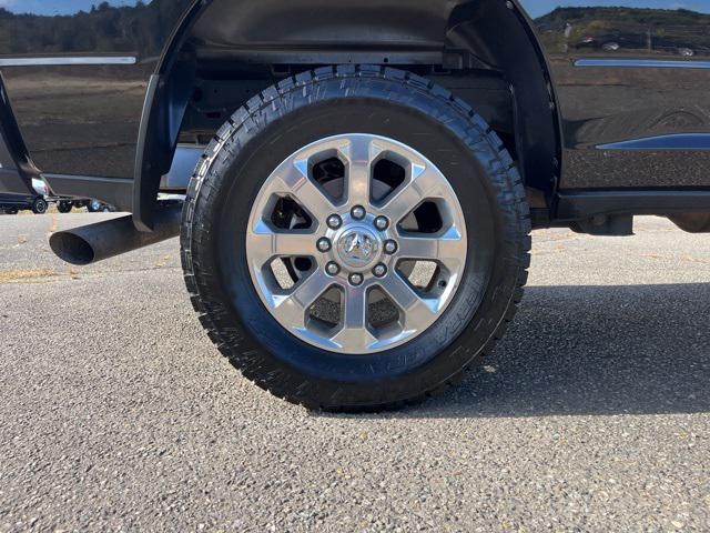 Photo of 2022 Diamond Black Crystal Pearlcoat RAM 2500