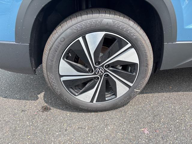 Photo of 2025 Monterey Blue Pearl Volkswagen Taos