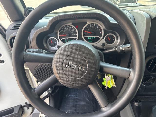 Photo of 2010 Stone White Clearcoat Jeep Wrangler