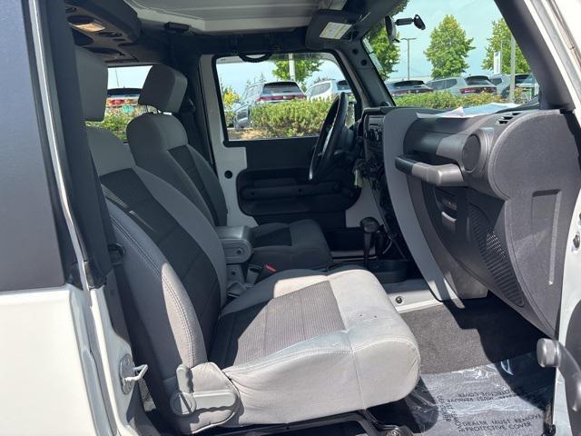 Photo of 2010 Stone White Clearcoat Jeep Wrangler