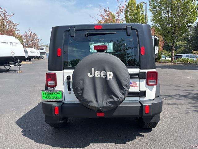 Photo of 2010 Stone White Clearcoat Jeep Wrangler