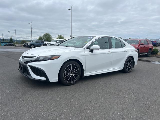 Photo of 2023 Ice Cap Toyota Camry