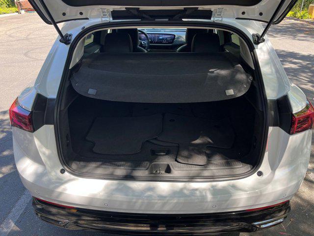 Photo of 2024 Summit White Buick Envision