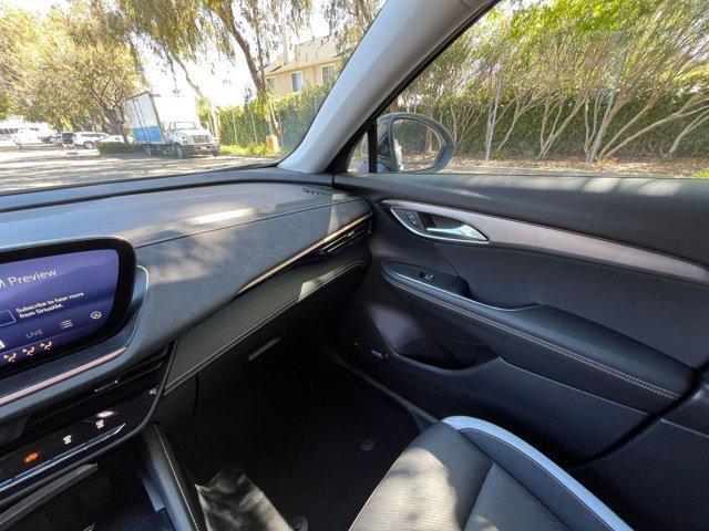 Photo of 2024 Summit White Buick Envision
