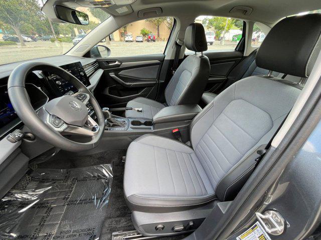 Photo of 2025 Gray Volkswagen Jetta