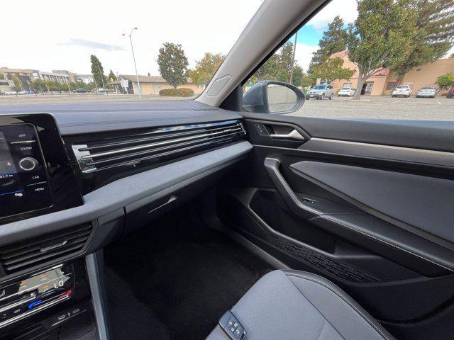 Photo of 2025 Gray Volkswagen Jetta