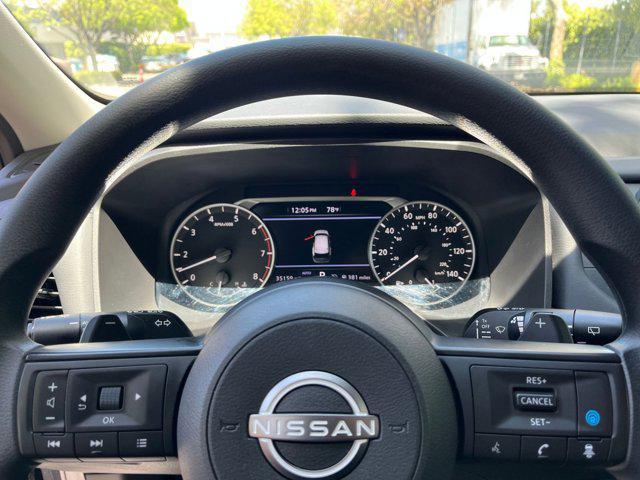 Photo of 2024 Super Black Nissan Rogue