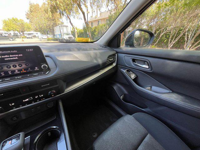 Photo of 2024 Super Black Nissan Rogue
