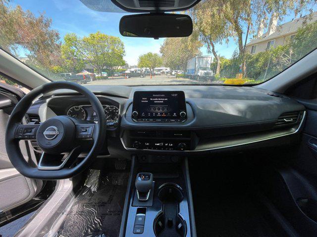 Photo of 2024 Super Black Nissan Rogue