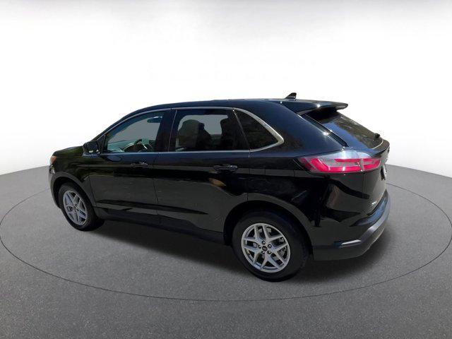 Photo of 2024 Agate Black Metallic Ford Edge