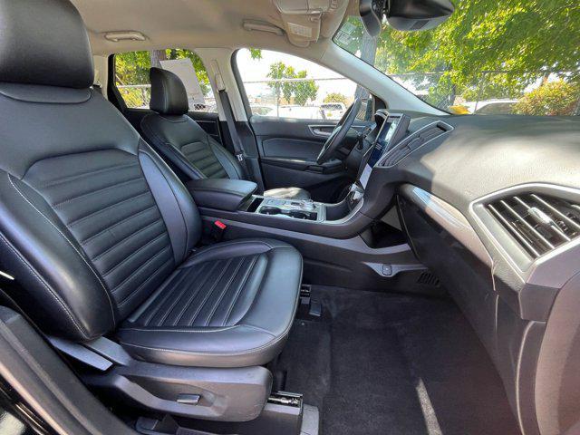 Photo of 2024 Agate Black Metallic Ford Edge