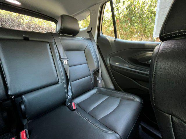Photo of 2024 Summit White GMC Terrain