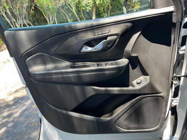 Photo of 2024 Summit White GMC Terrain