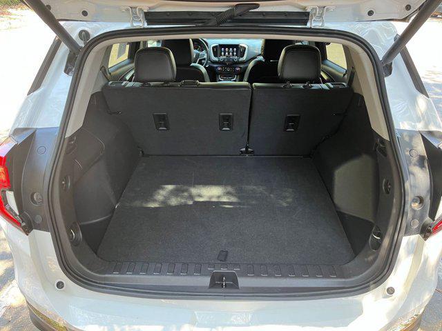 Photo of 2024 Summit White GMC Terrain