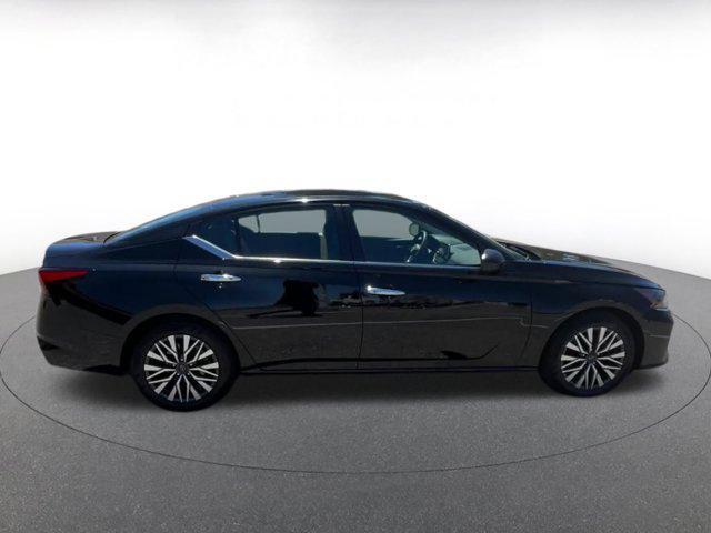 Photo of 2024 Super Black Nissan Altima